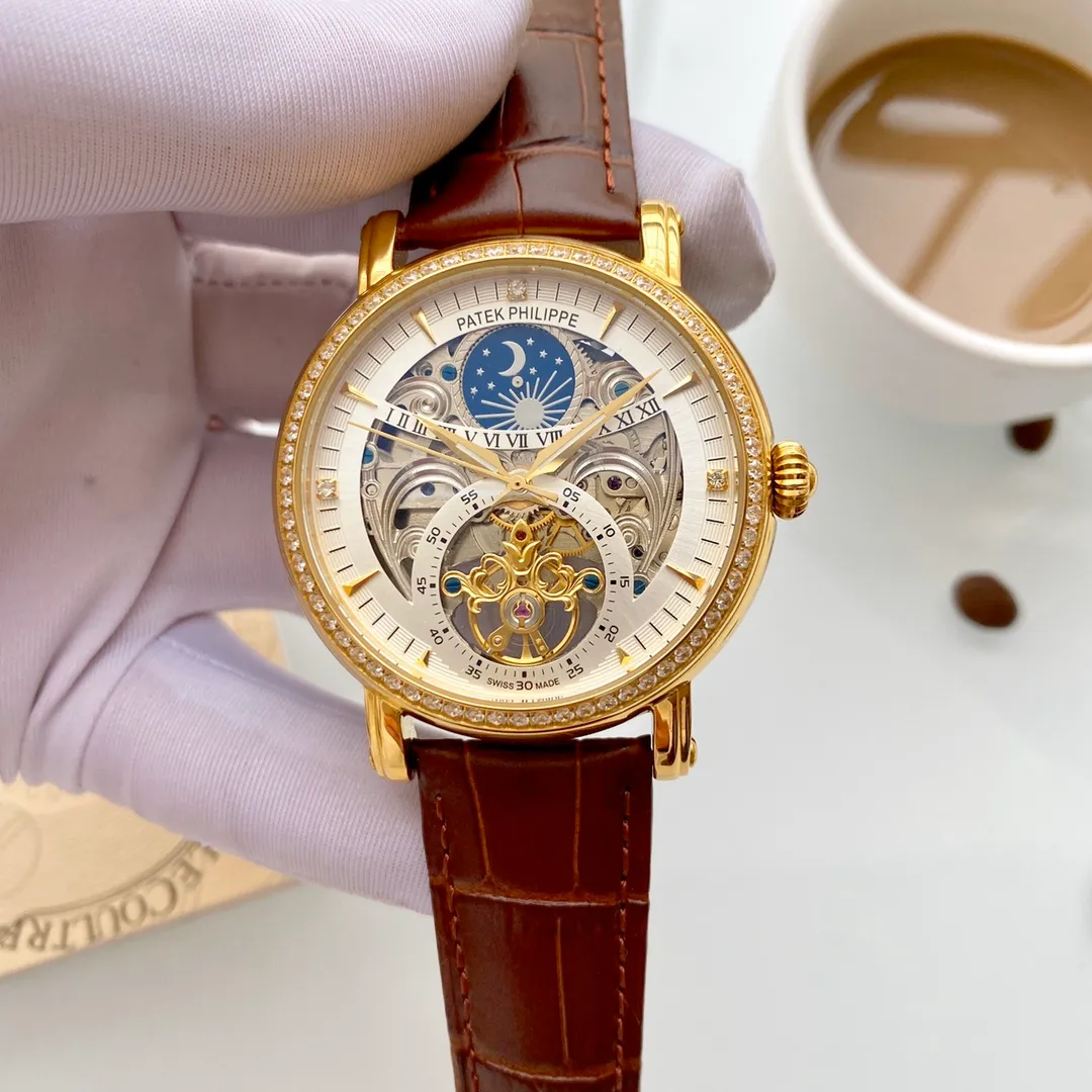【Foreign Trade Import】💰1720! Patek Philippe (extremely noble and wise work) [Skeleton design] 🔥Type: Exquisite men's watch (more excellent) 🔥Strap: Genuine leather strap (more durable) for real men 🔥Movement: super top mechanical movement (more stable) Perpetual and permanent 🔥Material: mineral super strong mirror (more wear-resistant) Smart style, strong sense of thickness, special design, return with honor Size: diameter 43mm, thickness 13mm Smart launch! Welcome to reprint!